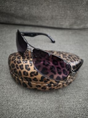 Guess Stylish Men's Aviator Sunglasses - Purple Lenses